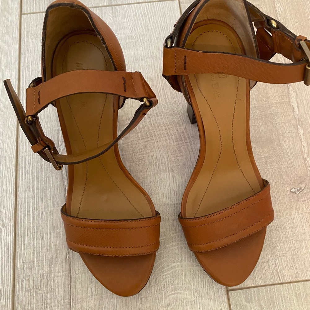 Massimo Dutti Tan Leather Block-Heel Sandals. Made in Spain.
